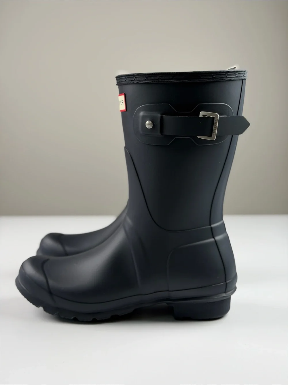 Hunter Women's Original Short Rain Boots in Navy, Size 7